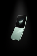 Samsung Galaxy Z Flip 7 en mint sur fond noir